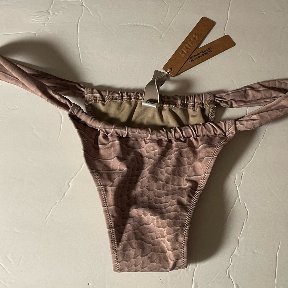 SKIMS SIGNATURE SWIM NEW W TAGS RUCHED THONG BIKINI BOTTOM SIZE LARGE DUNE CROC